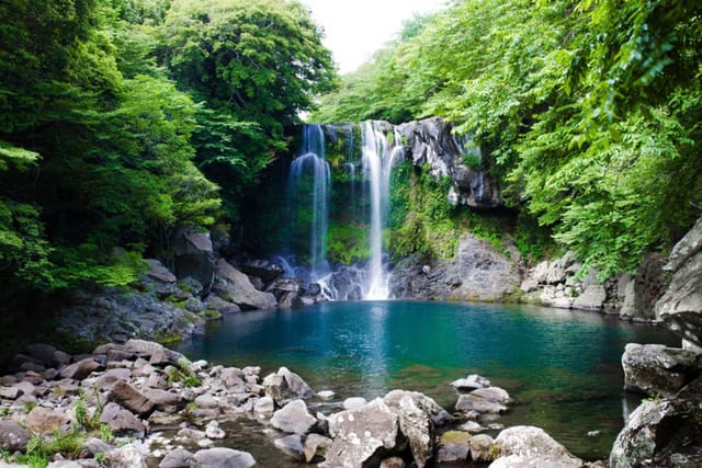 jeju-island-sightseeing-tour-cheonjeyeon-falls-cheonjiryeon-falls-jeongbang-falls-jeju-island-s-3-great-waterfalls-olle-walking-japanese-guide-jeju-city-hotel-pick-up-and-drop-off-lunch-included_1